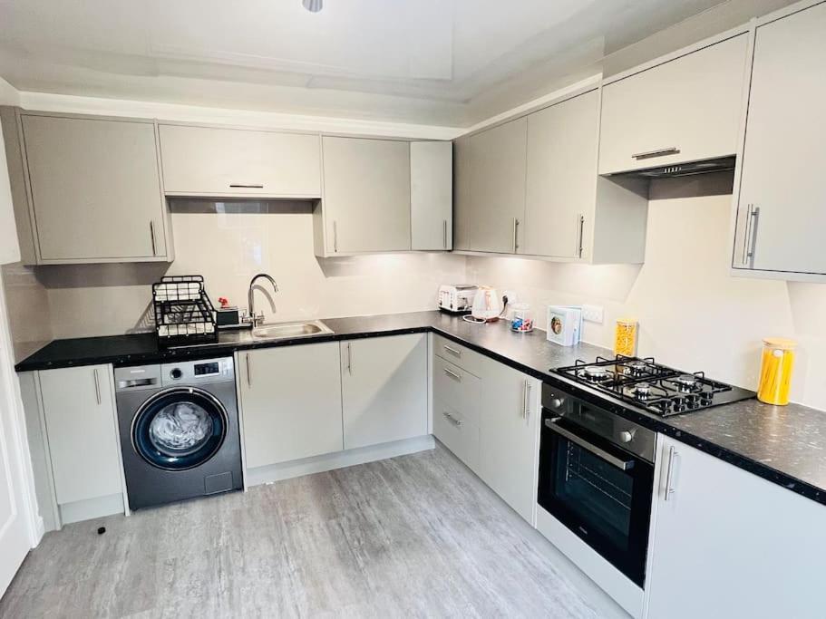Superb 2 Bedroom Apartment With Free Parking Edinburgh Ngoại thất bức ảnh